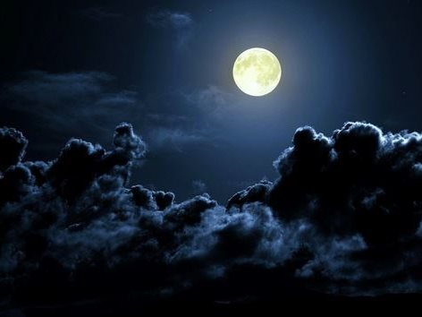 تفسير رؤية القمر في المنام أو الحلم